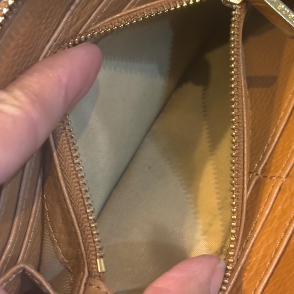 Tory Burch Amanda Continental Brown Leather Zip Around Wallet - Picture 16 of 16